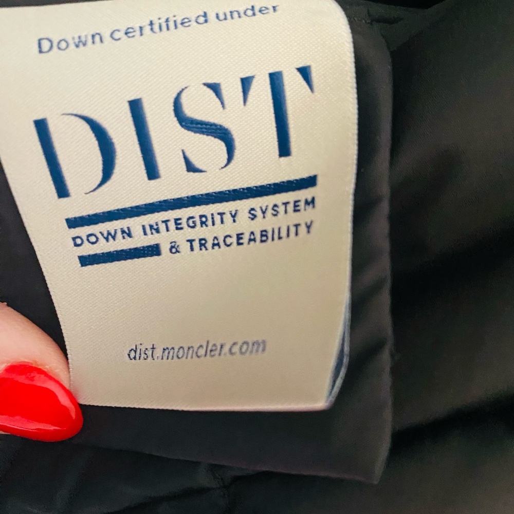 Moncler down jacket size T2 with real fur runs like medium - Picture 4 of 11